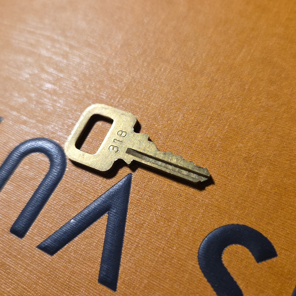 #318  LV Key only